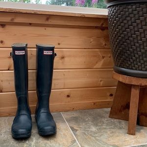 HUNTER Navy Rain boots